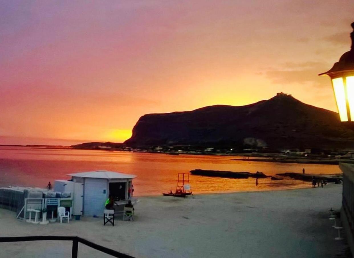 Stabilimento Lido Burrone Bed and Breakfast Φαβινιάνα Εξωτερικό φωτογραφία
